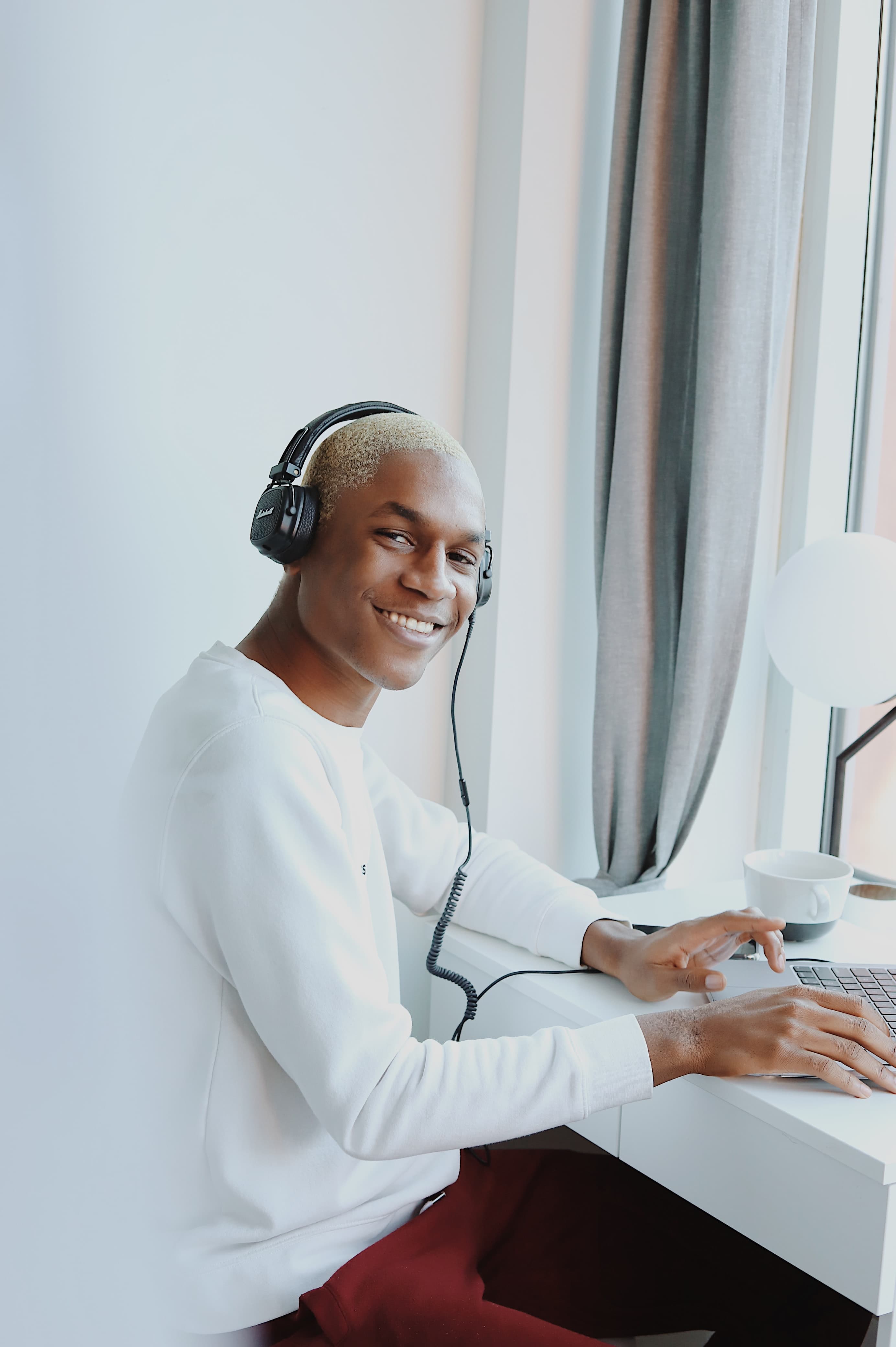 guy-with-laptop